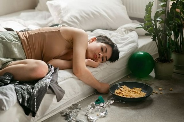 Causes of Feeling Sleepy After Eating