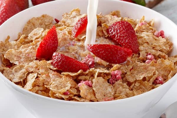 Whole grain cereal with milk